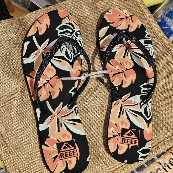 Reef slippers size 9 - Picture 3 of 8